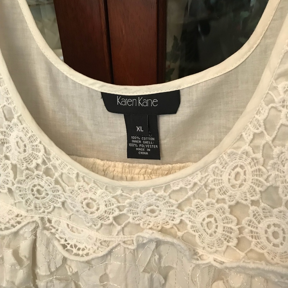 Sleveless blouse - Picture 2 of 3